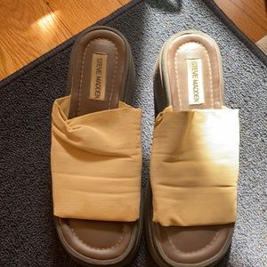 Steve Madden cloth sandals